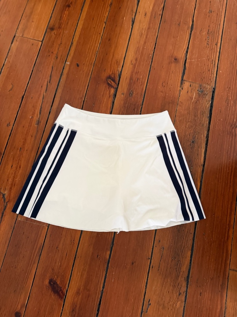 White Addison bay Athletic Skort skirt w shorts w Navy Stripes w shorts
